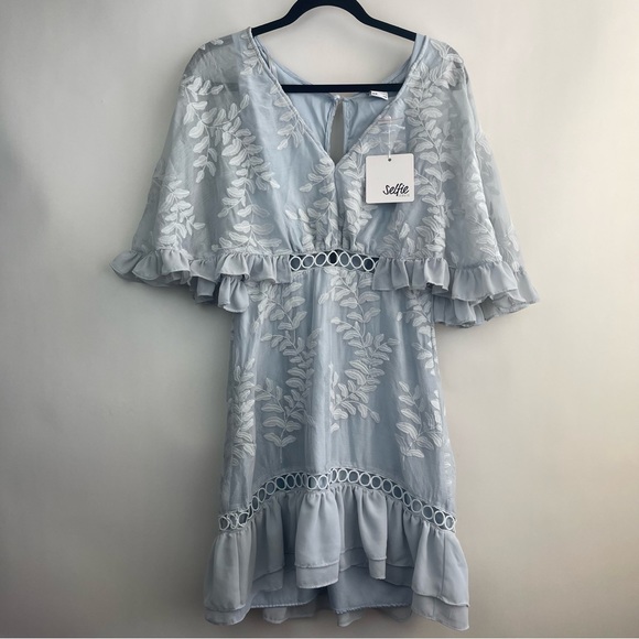 Selfie Leslie CASPAR LEAFY EMBROIDERED DRESS BABY BLUE Size Medium - Picture 2 of 9